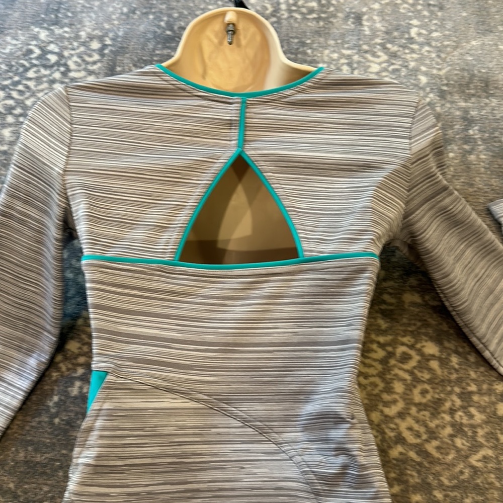 KSL P/S AMAZING TOP PEEP BACK